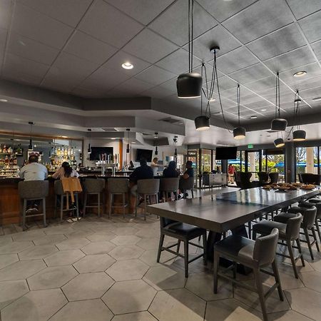 Doubletree By Hilton Carson Hotel Bagian luar foto
