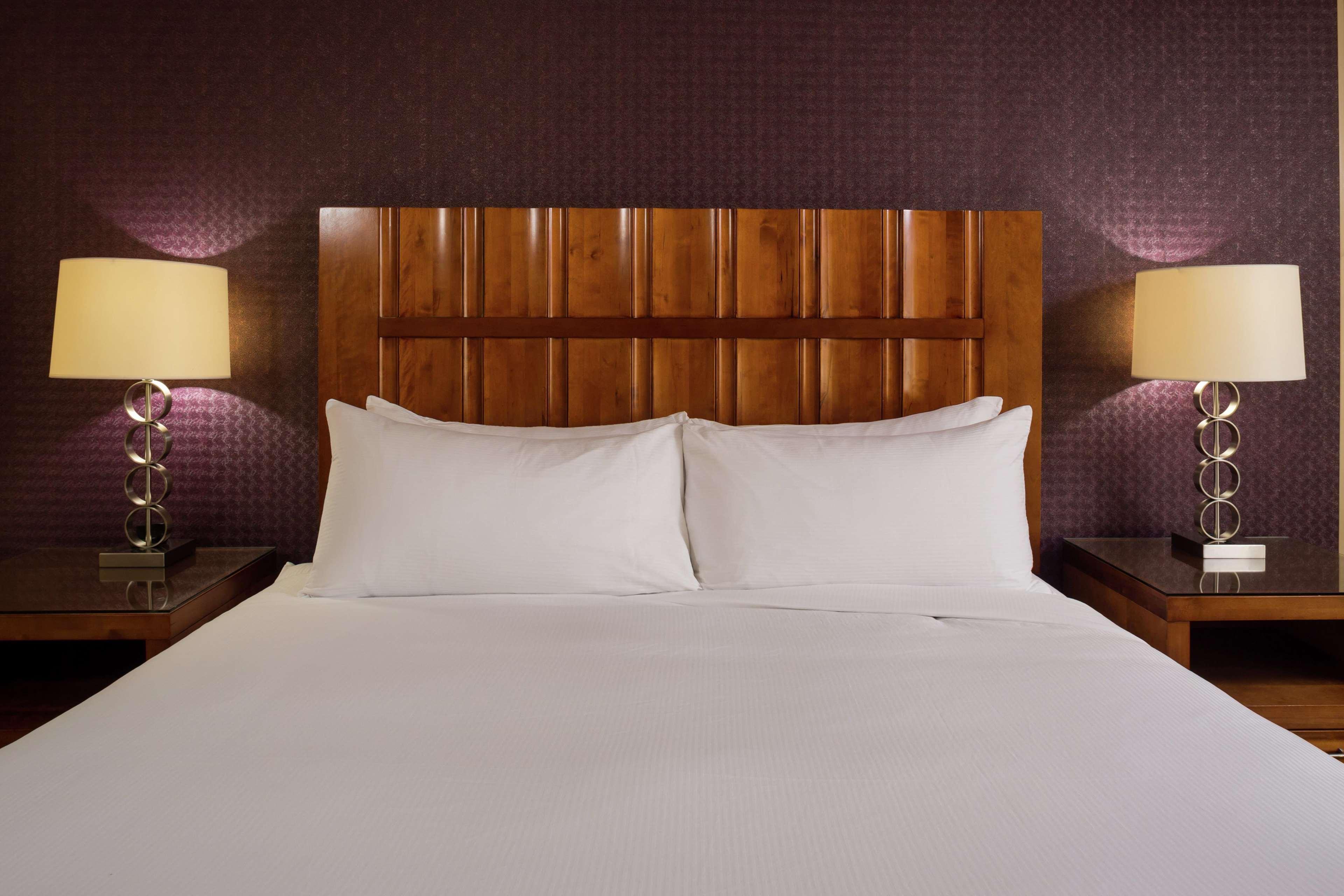 Doubletree By Hilton Carson Hotel Bagian luar foto
