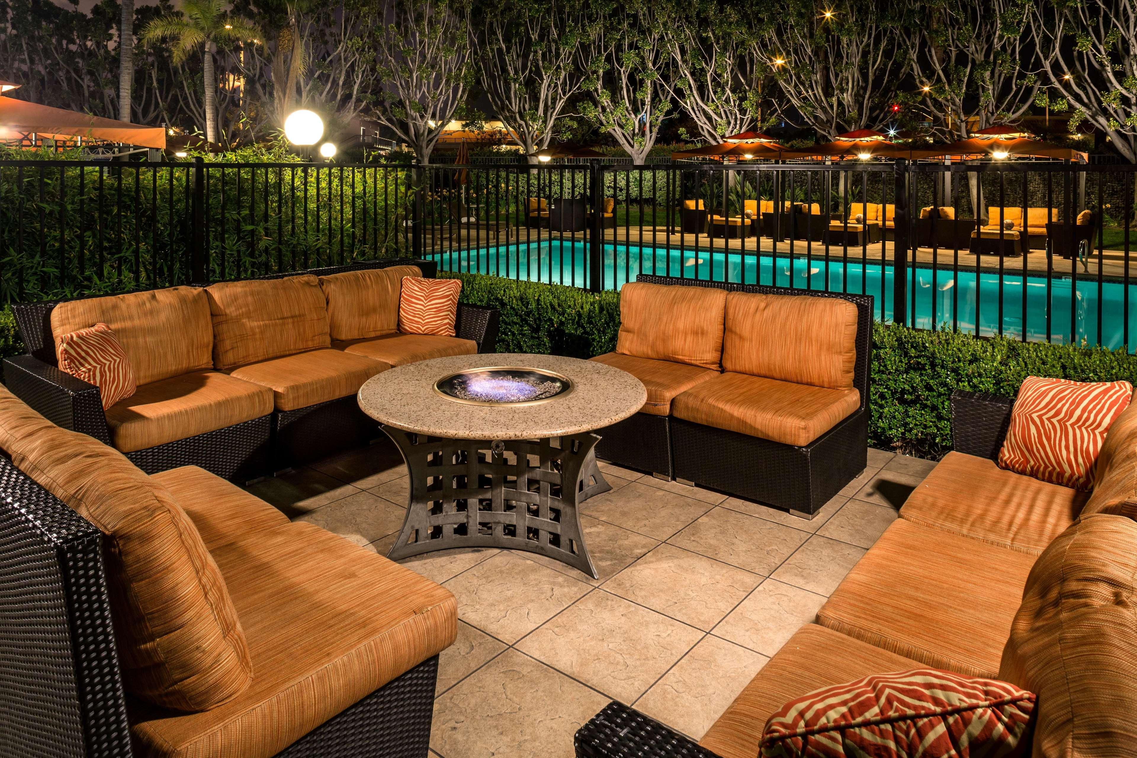 Doubletree By Hilton Carson Hotel Bagian luar foto