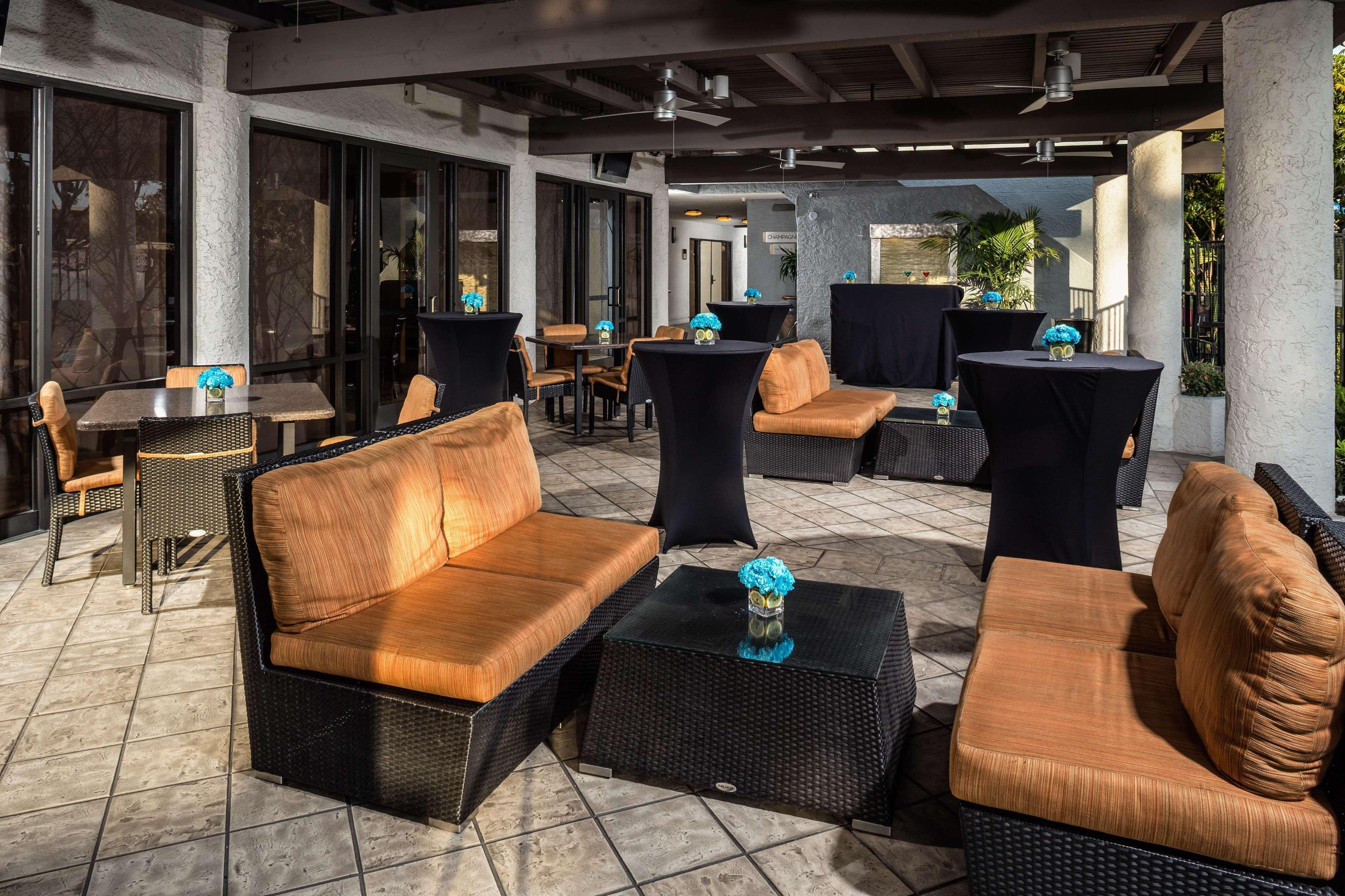 Doubletree By Hilton Carson Hotel Bagian luar foto