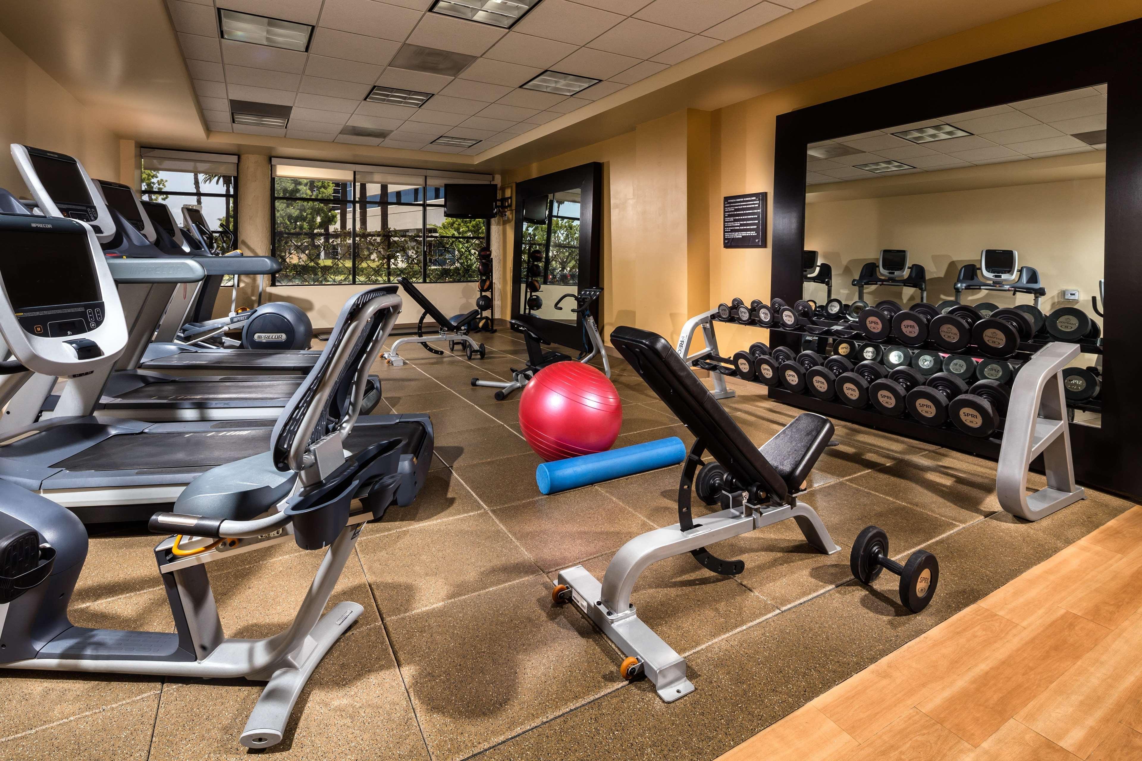 Doubletree By Hilton Carson Hotel Bagian luar foto