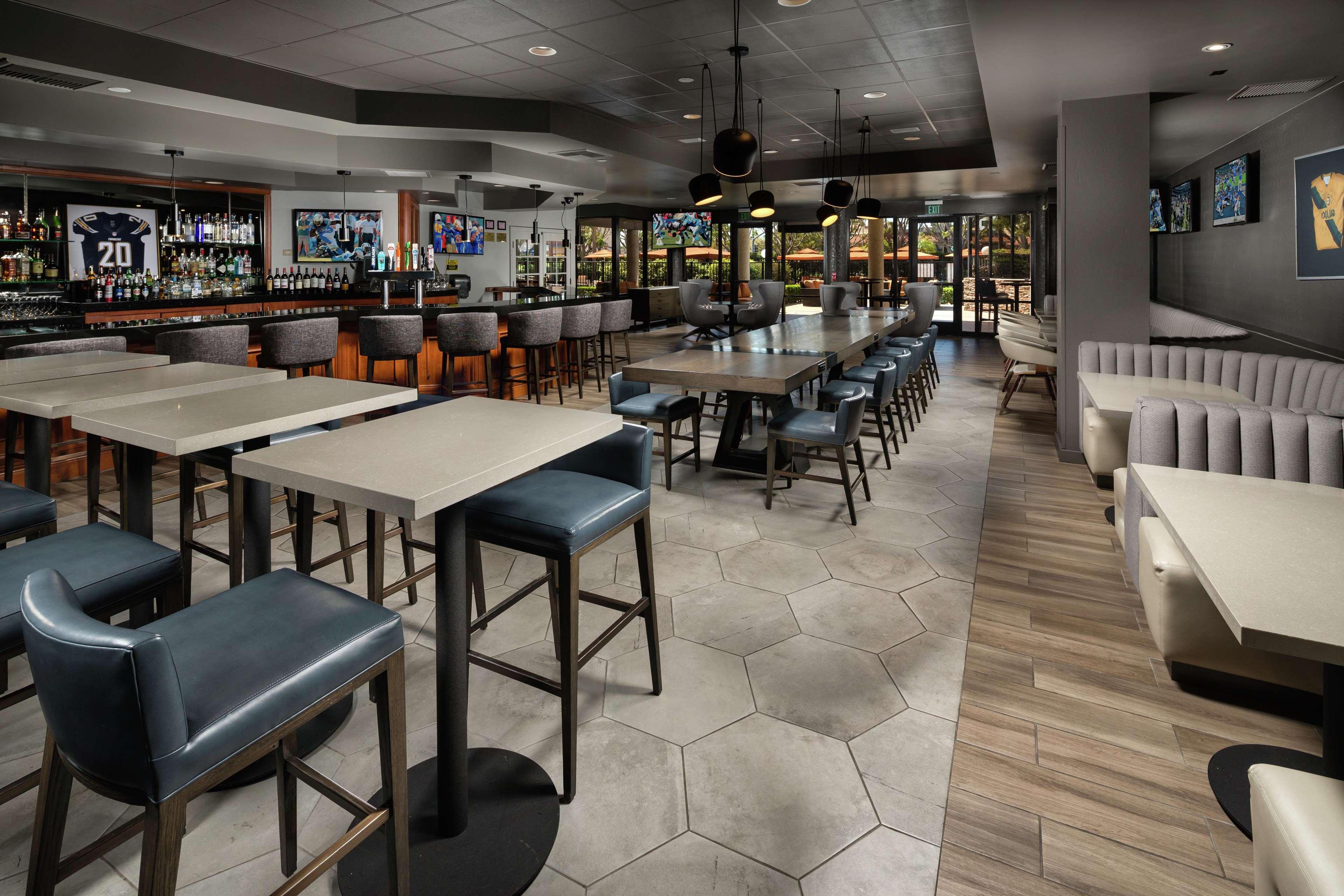Doubletree By Hilton Carson Hotel Bagian luar foto