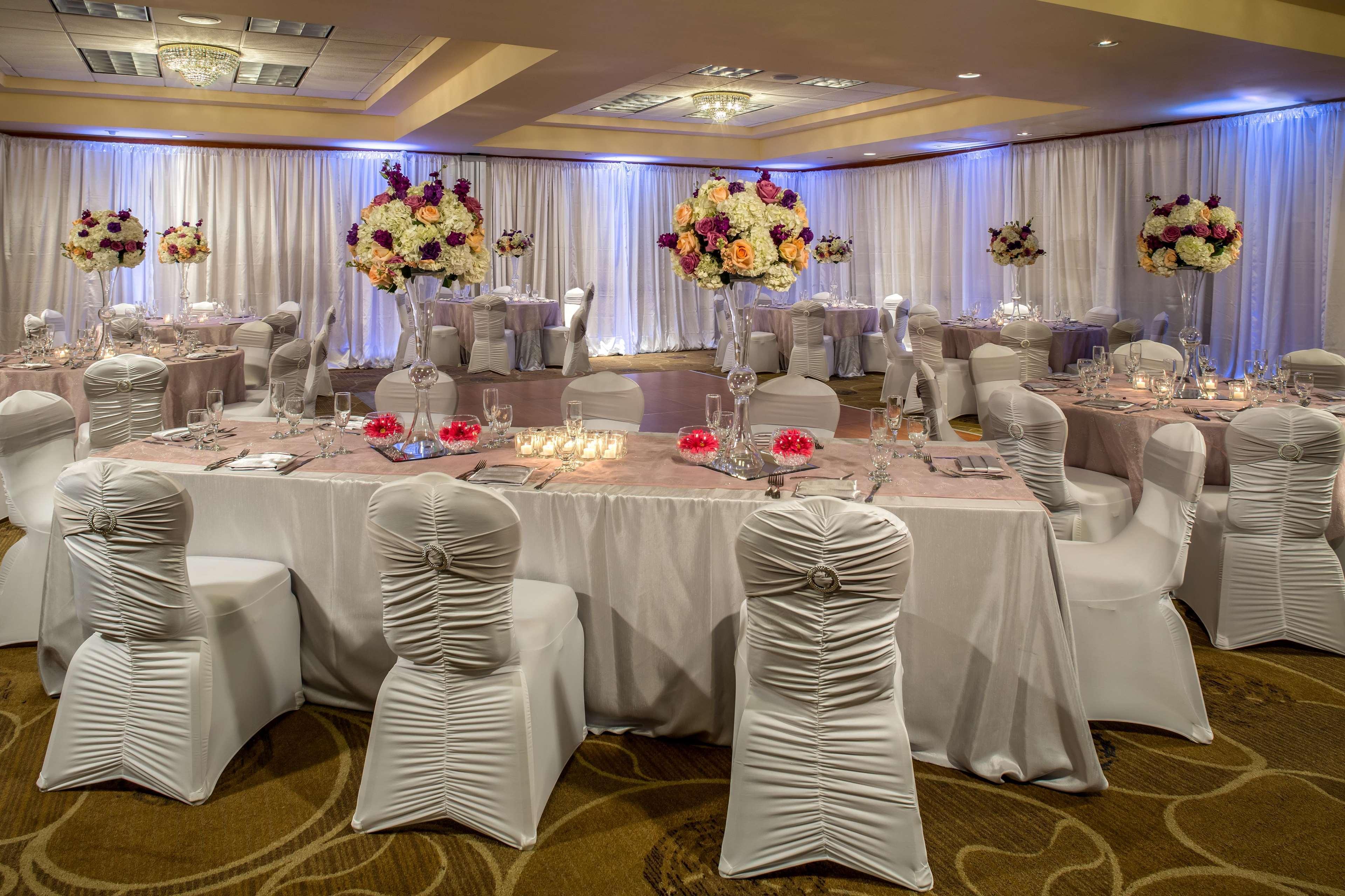 Doubletree By Hilton Carson Hotel Bagian luar foto