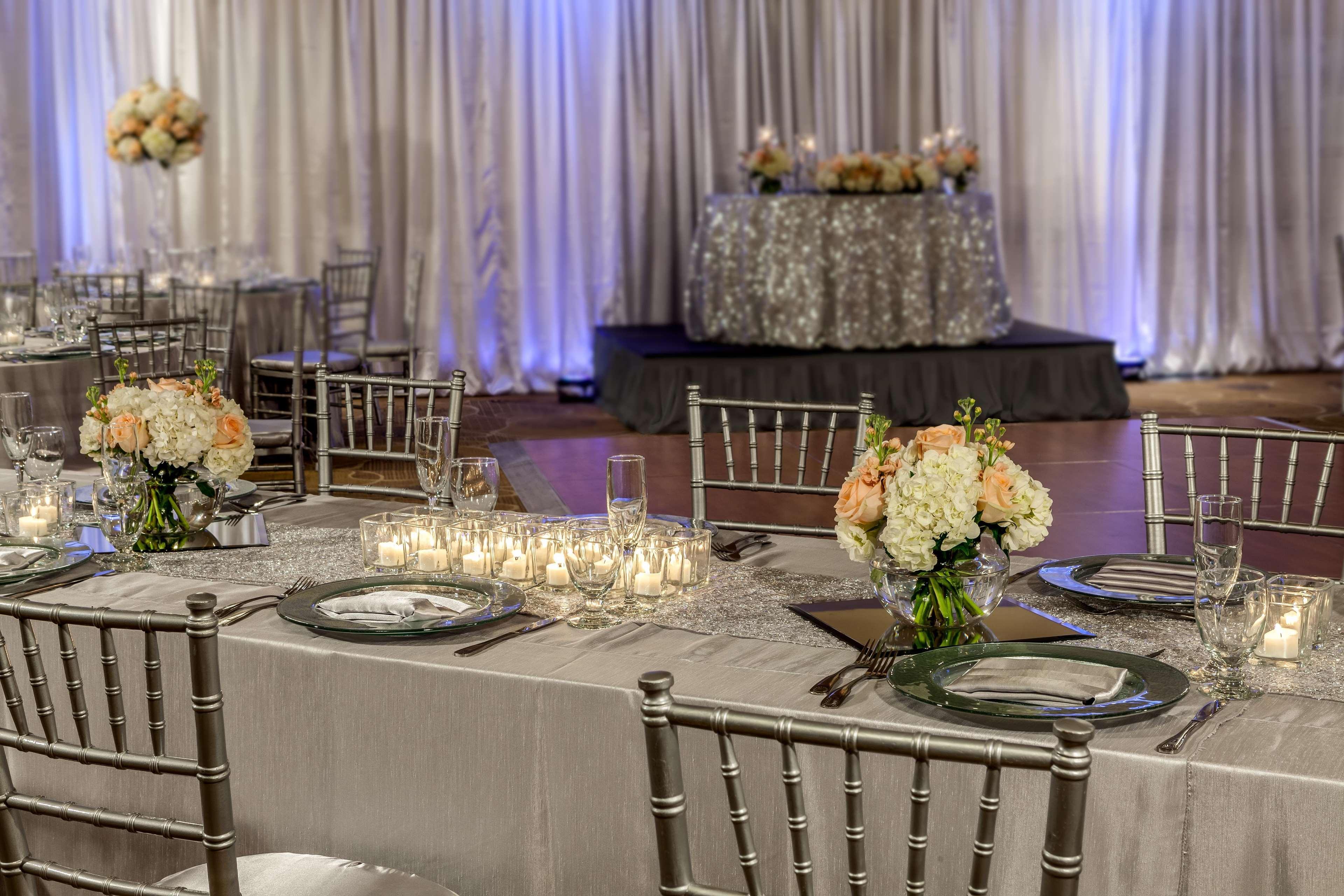 Doubletree By Hilton Carson Hotel Bagian luar foto