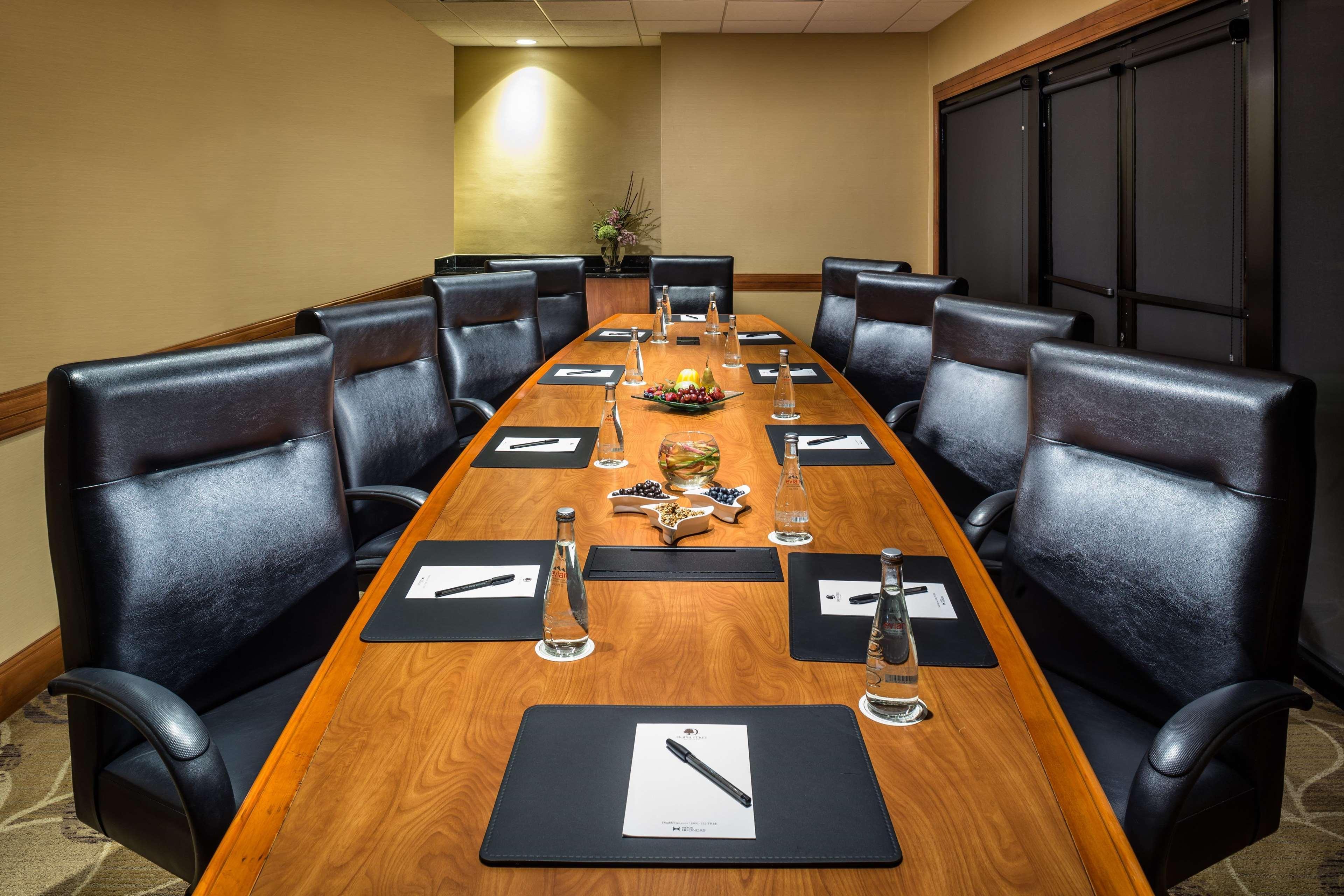 Doubletree By Hilton Carson Hotel Bagian luar foto