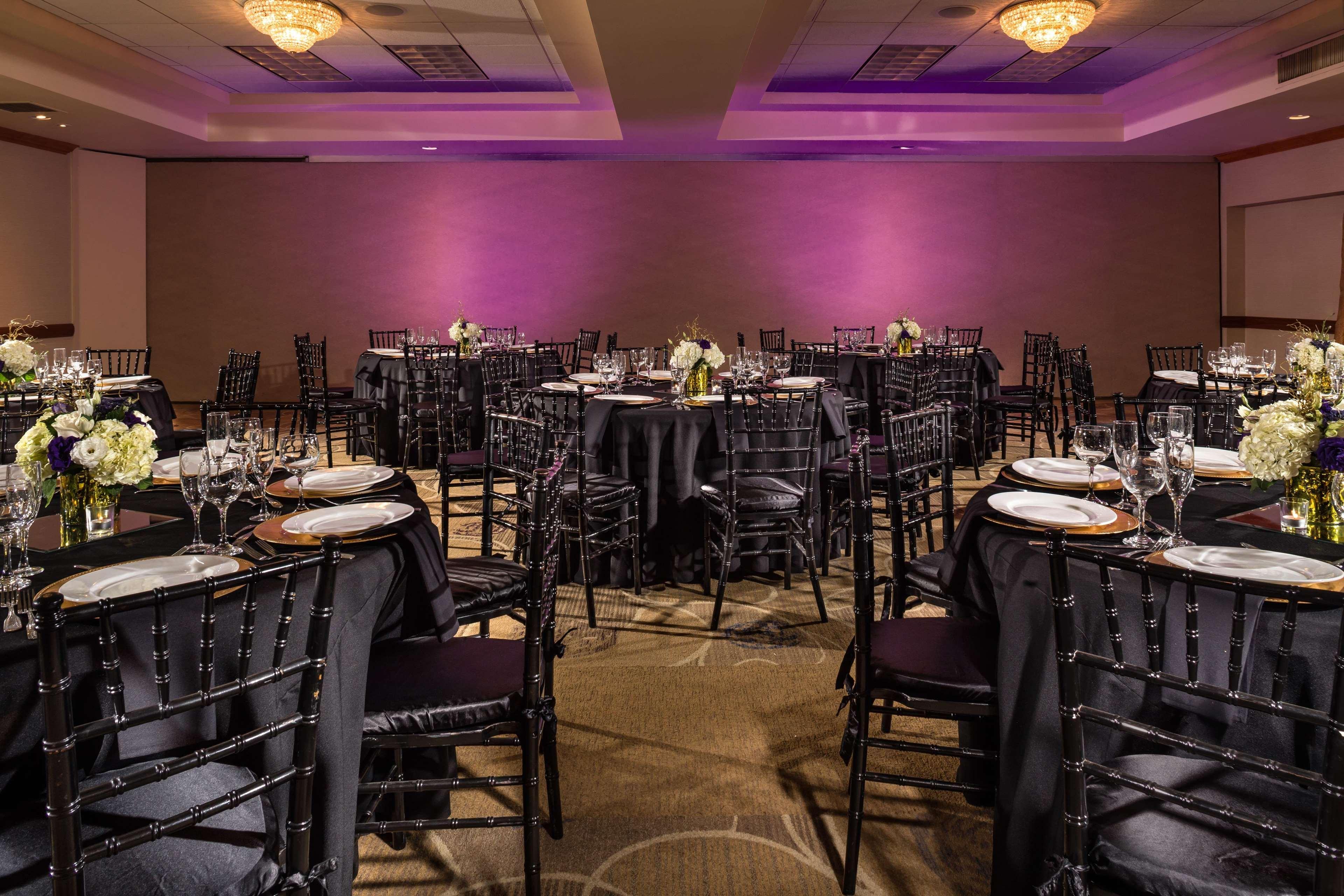 Doubletree By Hilton Carson Hotel Bagian luar foto
