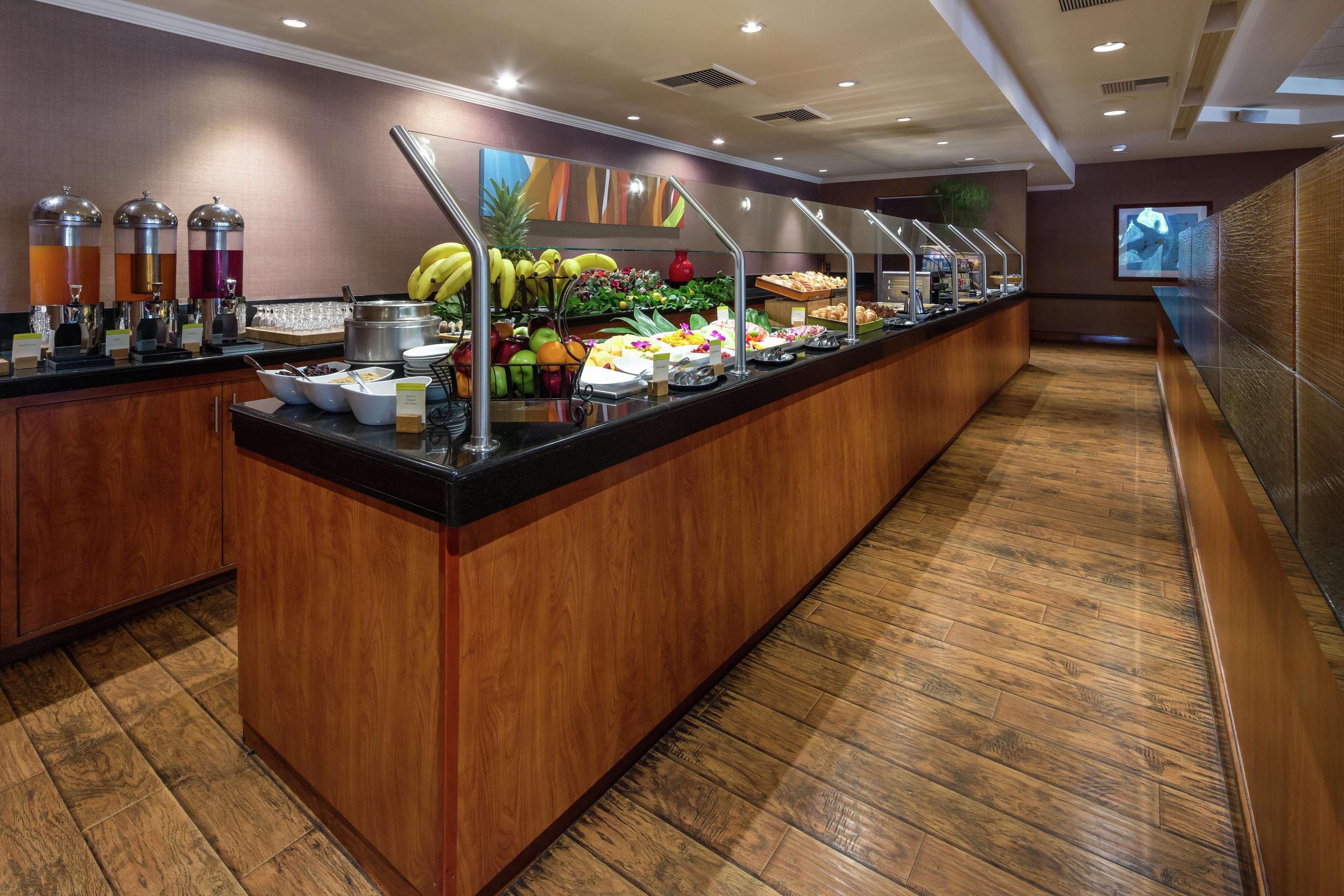 Doubletree By Hilton Carson Hotel Bagian luar foto