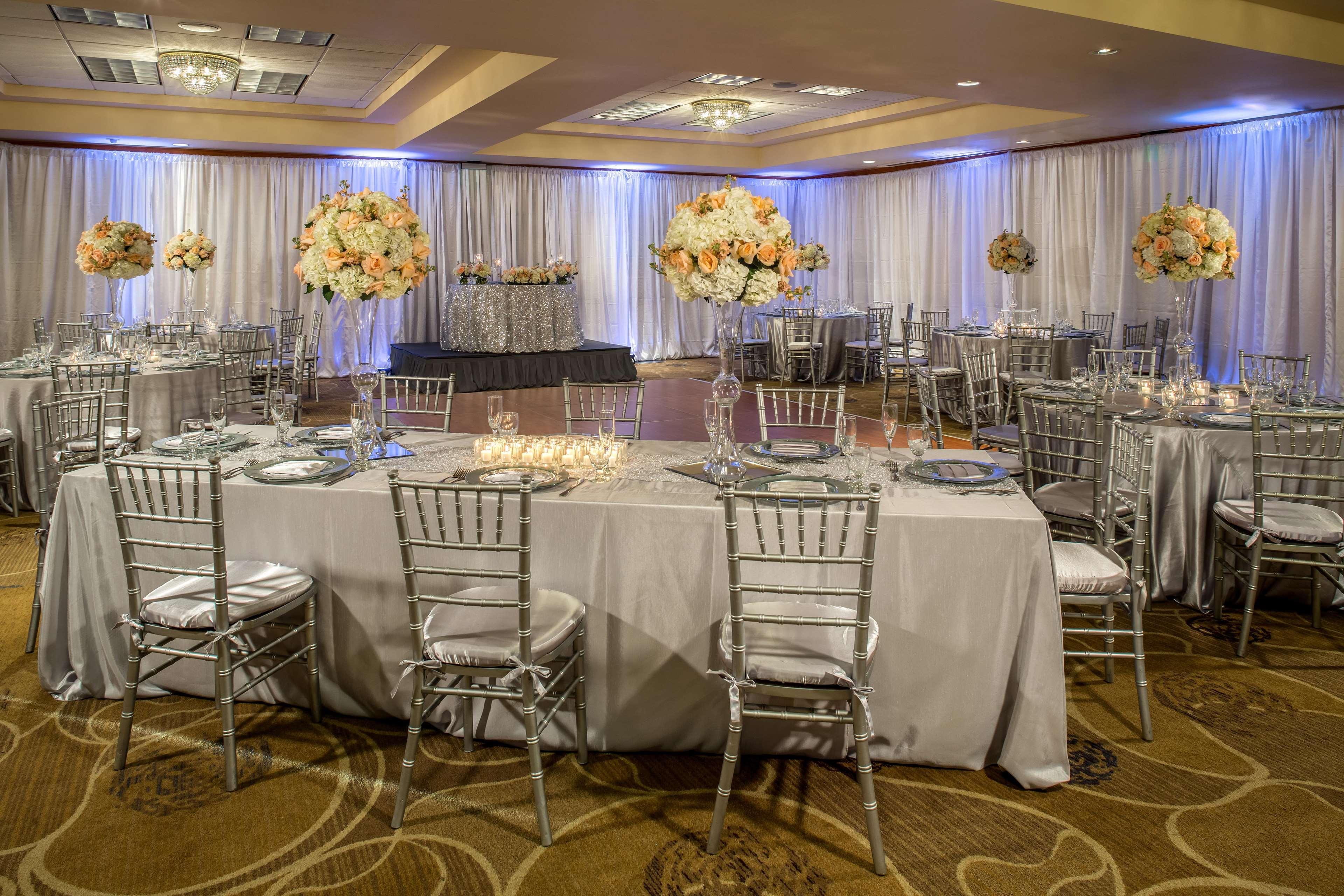 Doubletree By Hilton Carson Hotel Bagian luar foto