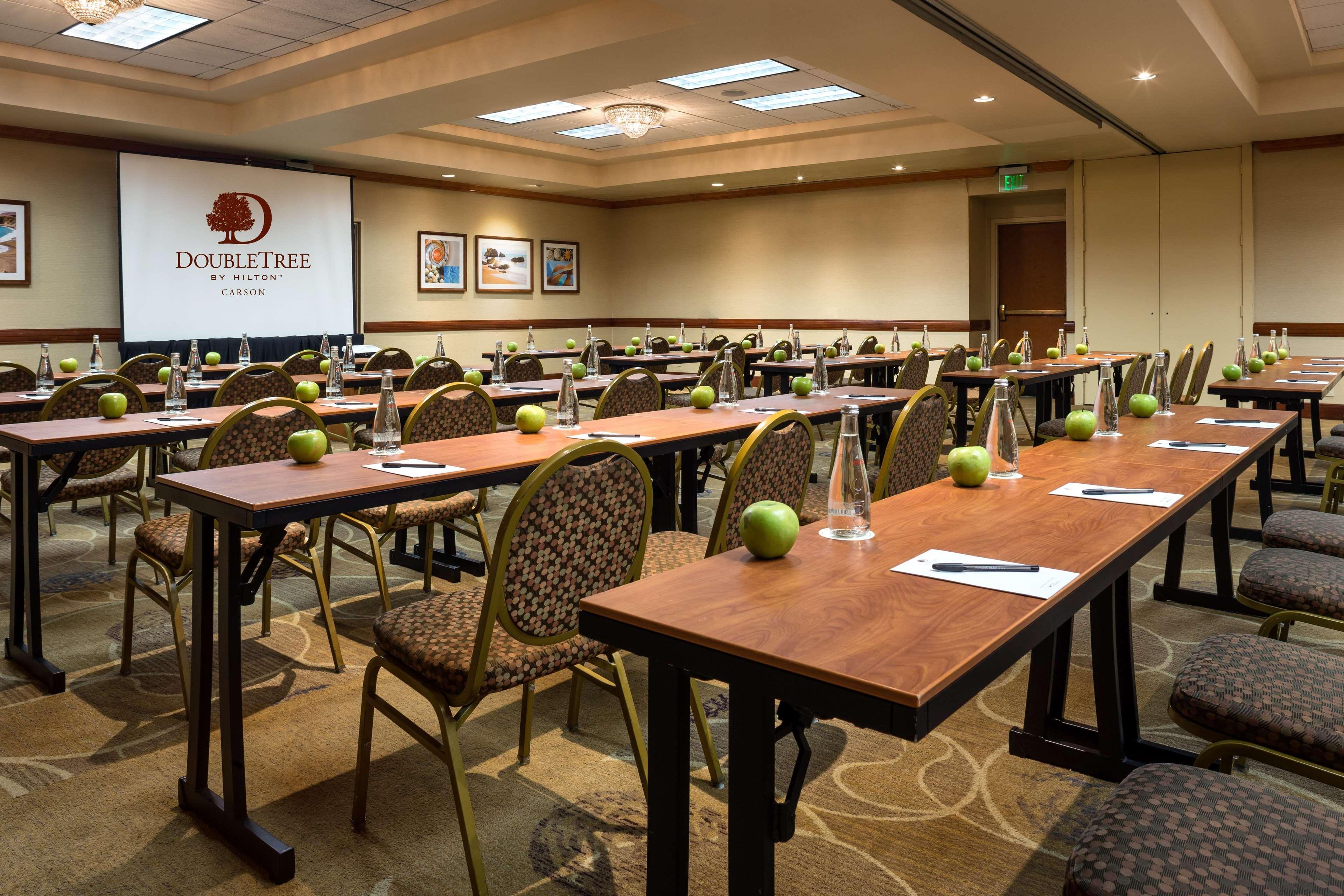 Doubletree By Hilton Carson Hotel Bagian luar foto