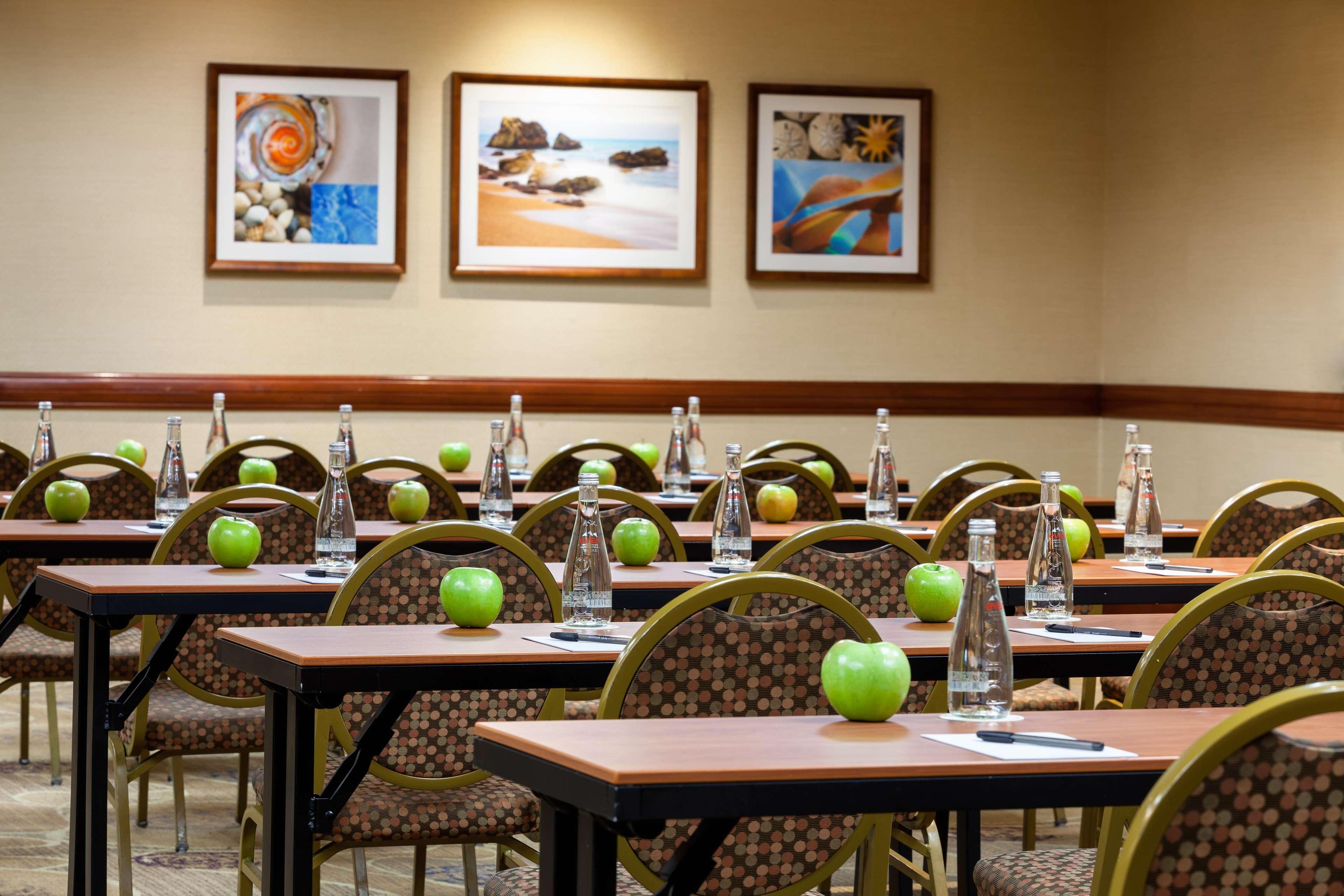 Doubletree By Hilton Carson Hotel Bagian luar foto