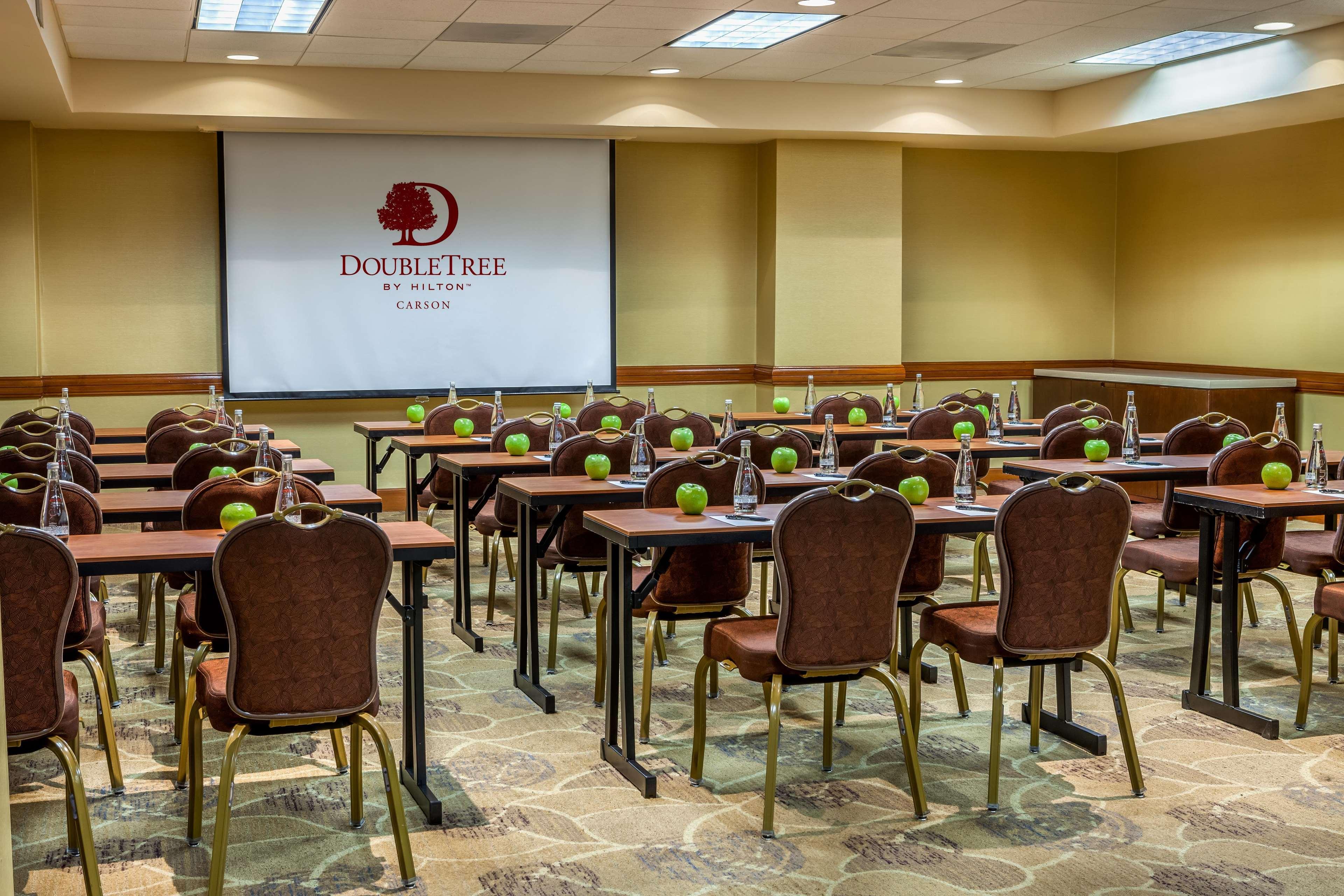 Doubletree By Hilton Carson Hotel Bagian luar foto