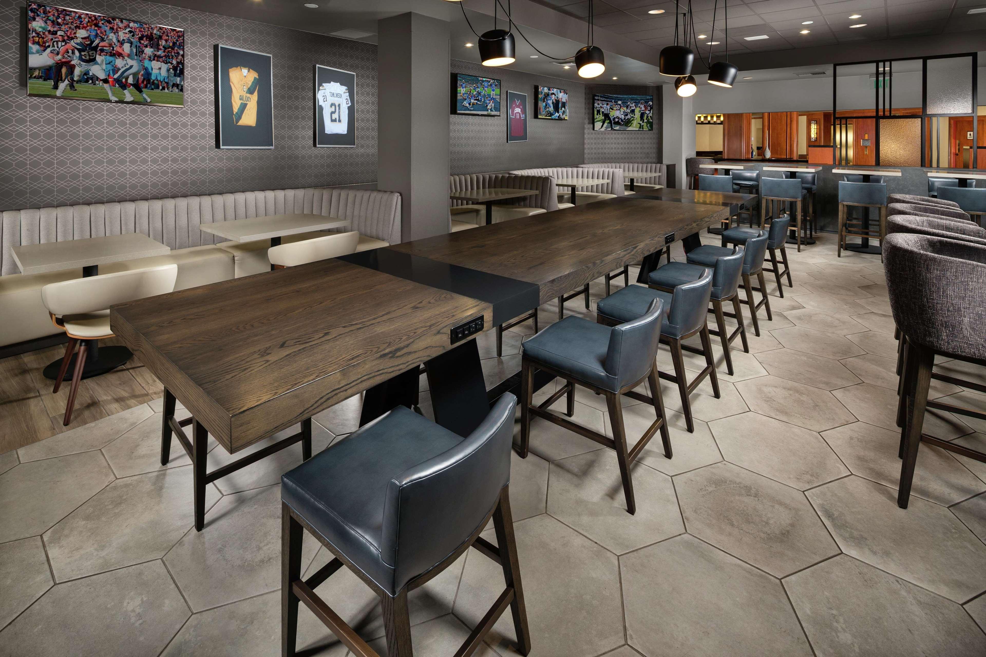 Doubletree By Hilton Carson Hotel Bagian luar foto