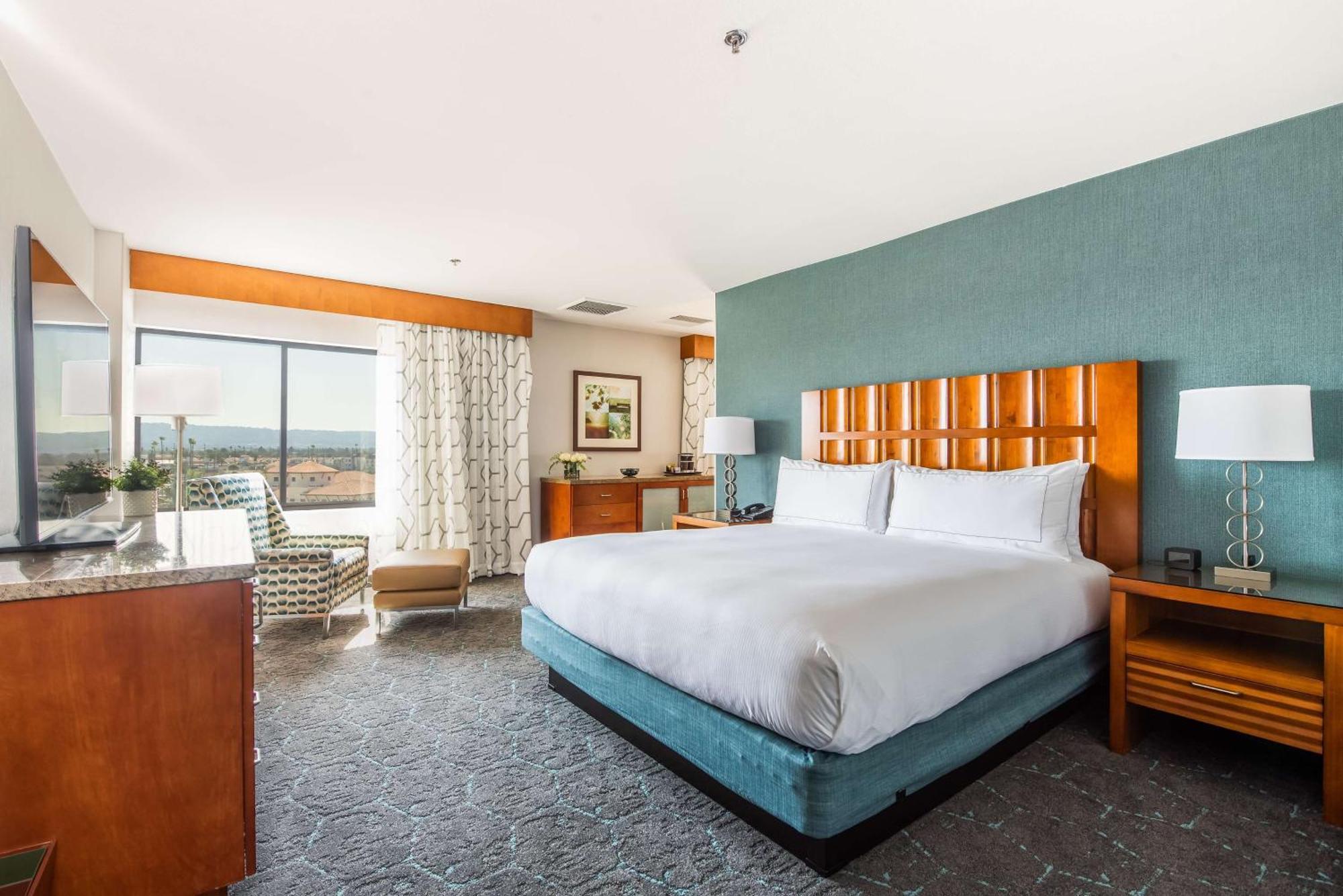 Doubletree By Hilton Carson Hotel Bagian luar foto