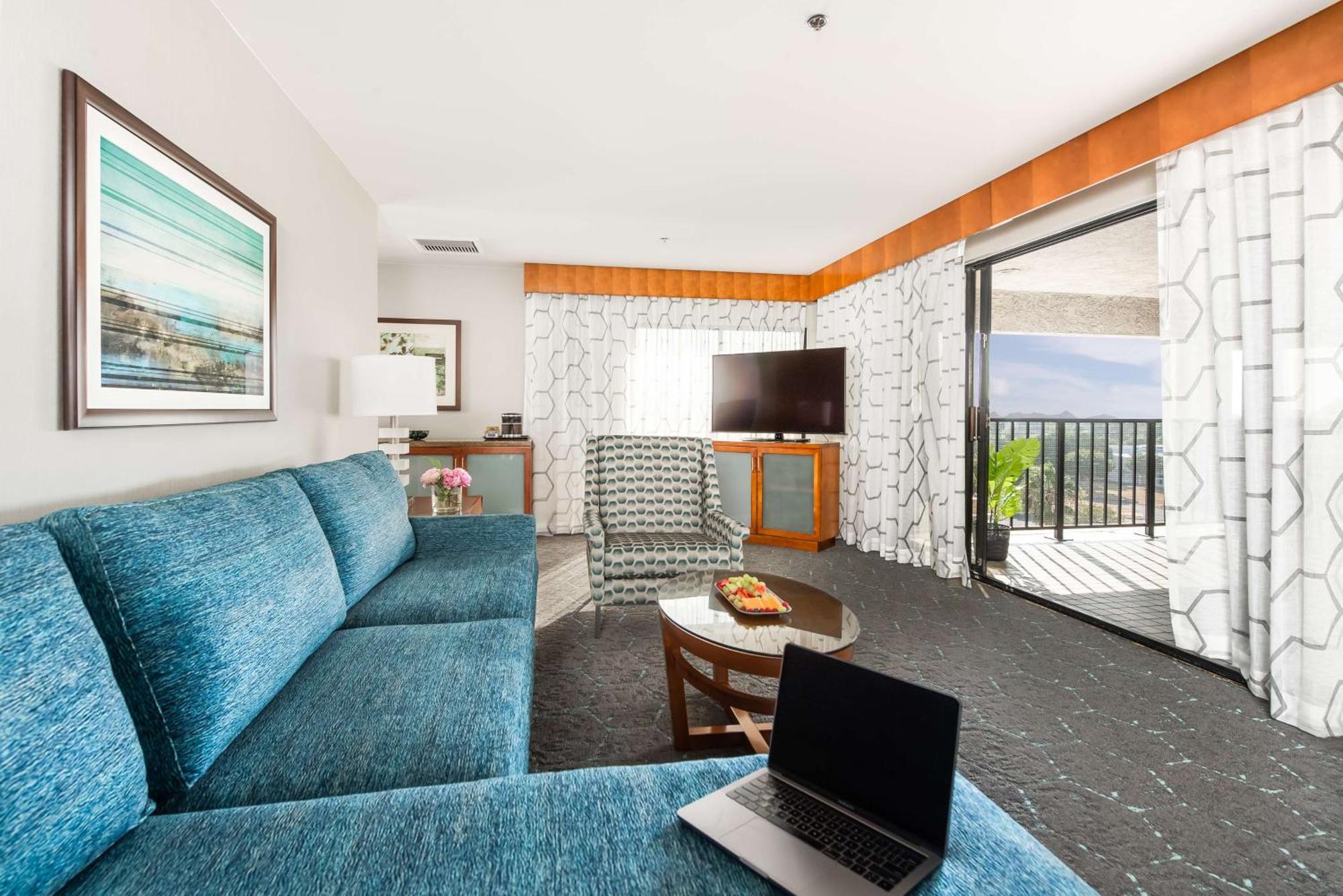 Doubletree By Hilton Carson Hotel Bagian luar foto
