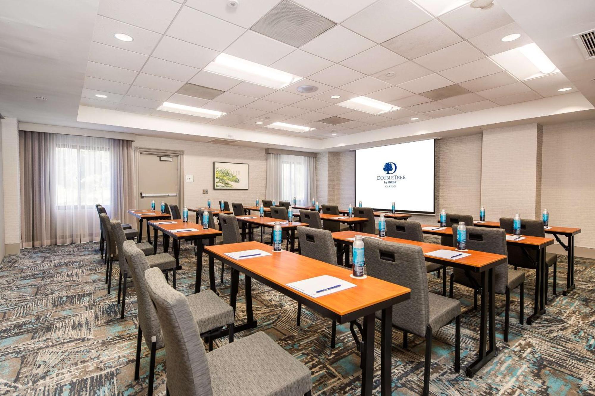 Doubletree By Hilton Carson Hotel Bagian luar foto