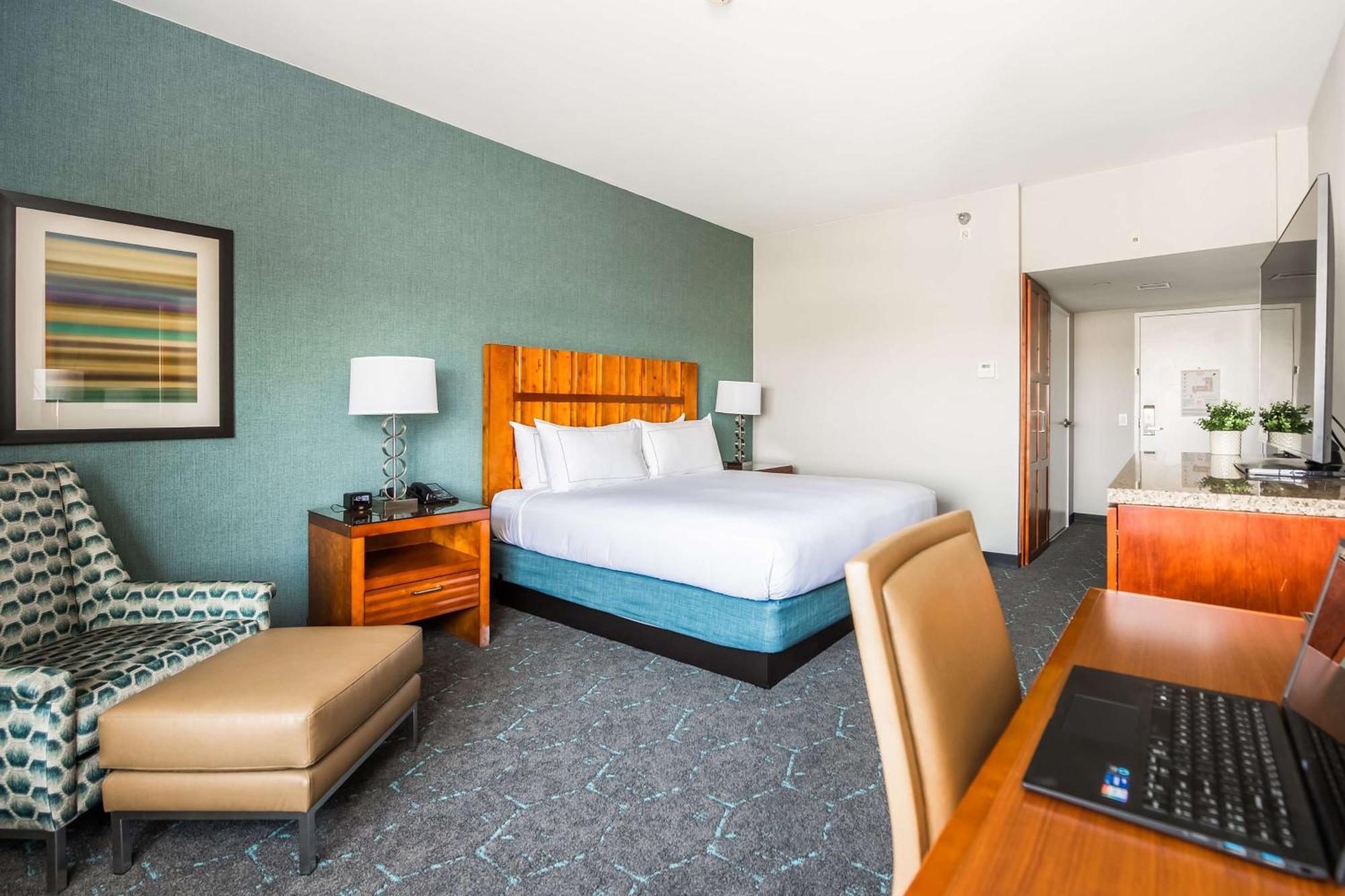 Doubletree By Hilton Carson Hotel Bagian luar foto