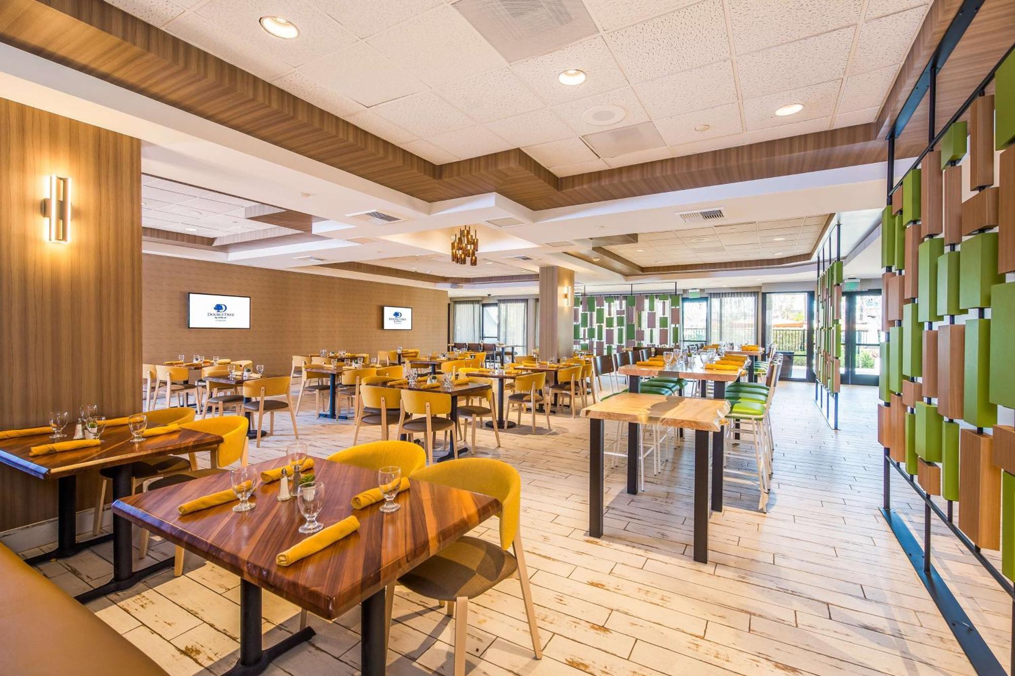Doubletree By Hilton Carson Hotel Bagian luar foto