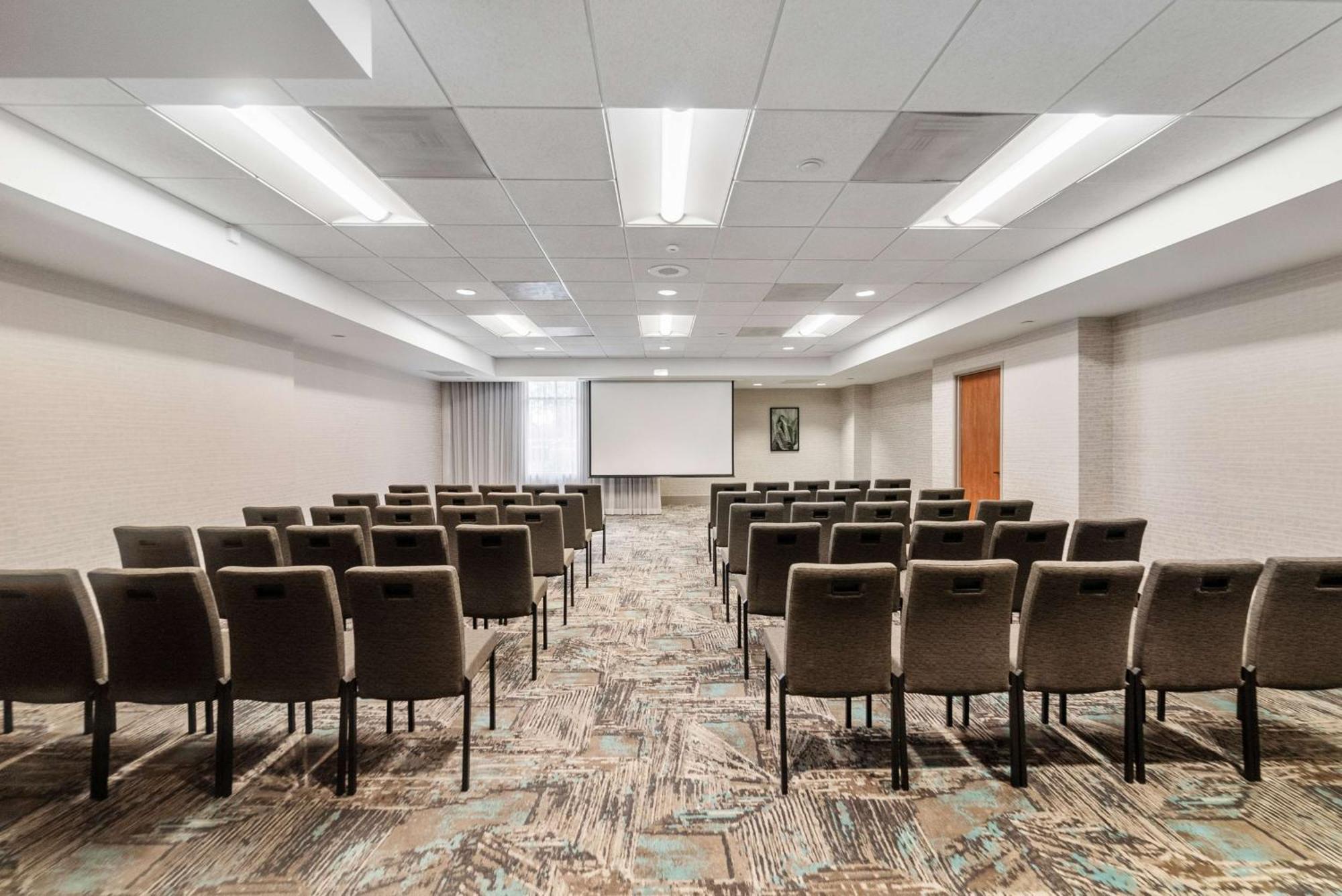 Doubletree By Hilton Carson Hotel Bagian luar foto
